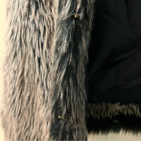 Faux Fur Brownish-Gray Vest with elasticity dark silvery belt. Size small - Picture 10 of 16